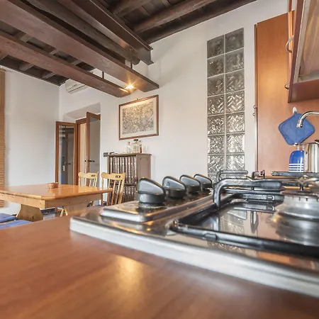 Guesthost - Colosseo Modern