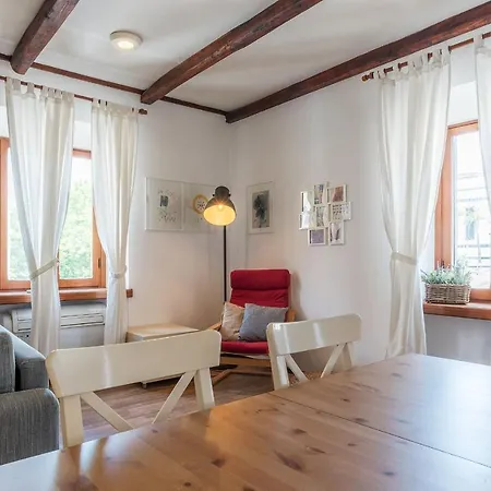 Guesthost - Colosseo Modern *