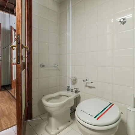 Guesthost - Colosseo Modern * רומא