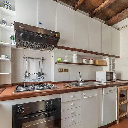 Guesthost - Colosseo Modern