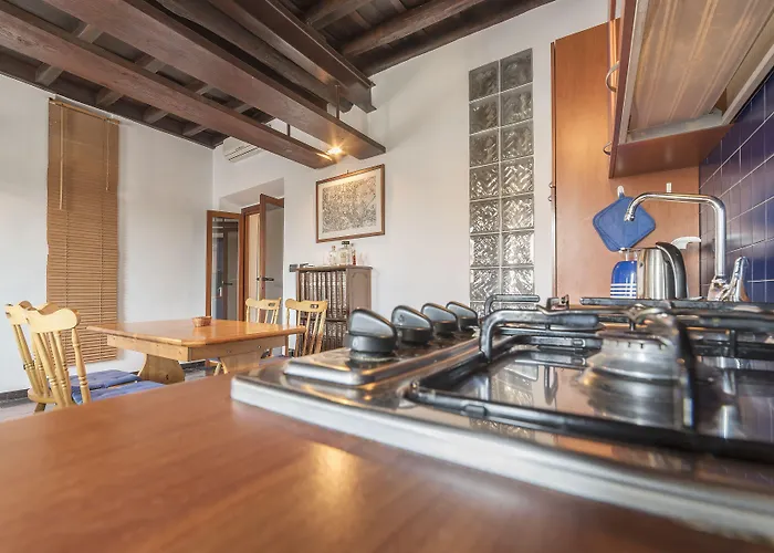 Guesthost - Colosseo Modern