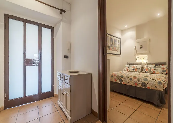 Guesthost - Colosseo Modern