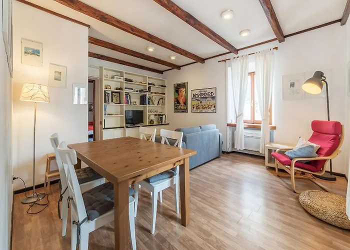 Guesthost - Colosseo Modern