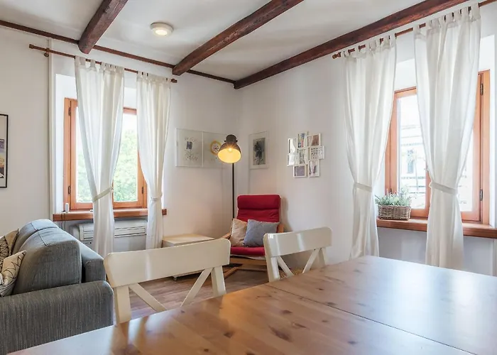 Guesthost - Colosseo Modern *