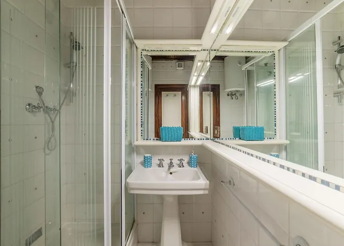 Guesthost - Colosseo Modern * Rome