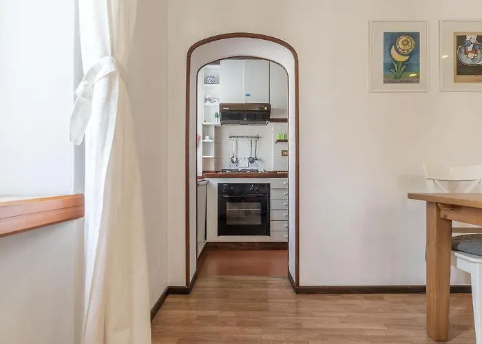 Guesthost - Colosseo Modern Appartement Rome