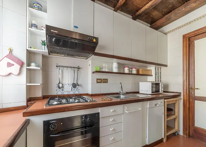 Guesthost - Colosseo Modern